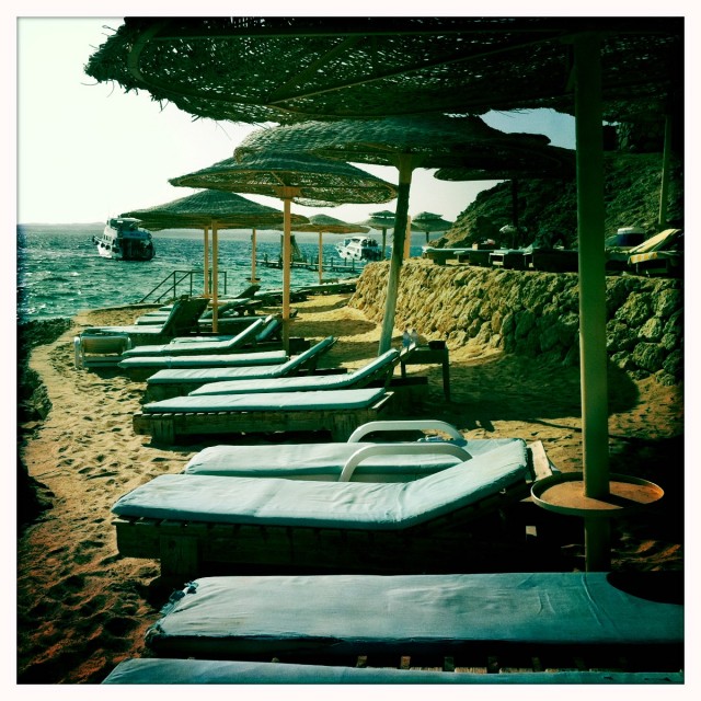 Tomme solstoler i Sharm El Sheikh. Foto: Vilde Batzer