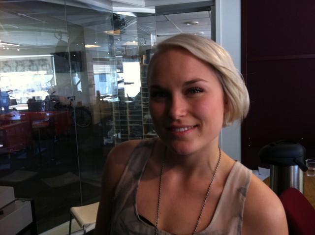 Eva Weel Skram i P3morgen. Foto: Ronny Brede Aase (NRK)
