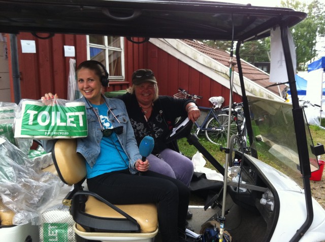 Silje var med toalettsjef Elin på jobbe på Hovefestivalen.