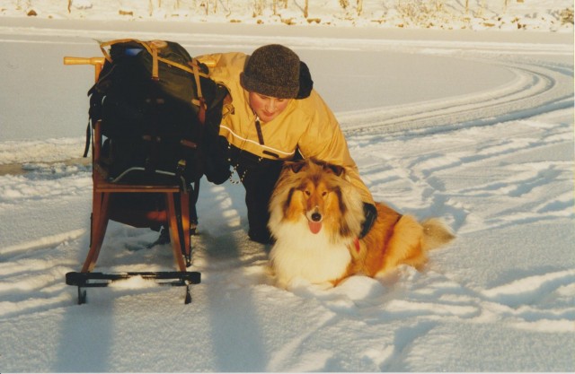Ronny og Bontie - hunden. Og en sparkstøtte.