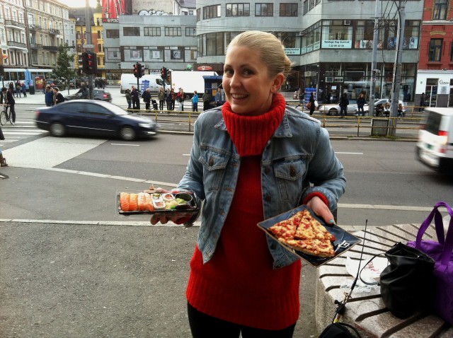 Silje med sushi og Grandiosa