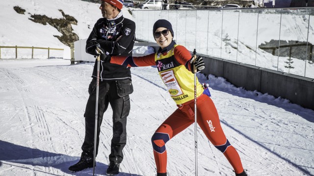 Silje må ta sin vinterquiz-straff og gå 5 mil på ski! (Foto: Jonas Bødtker, NRK P3)