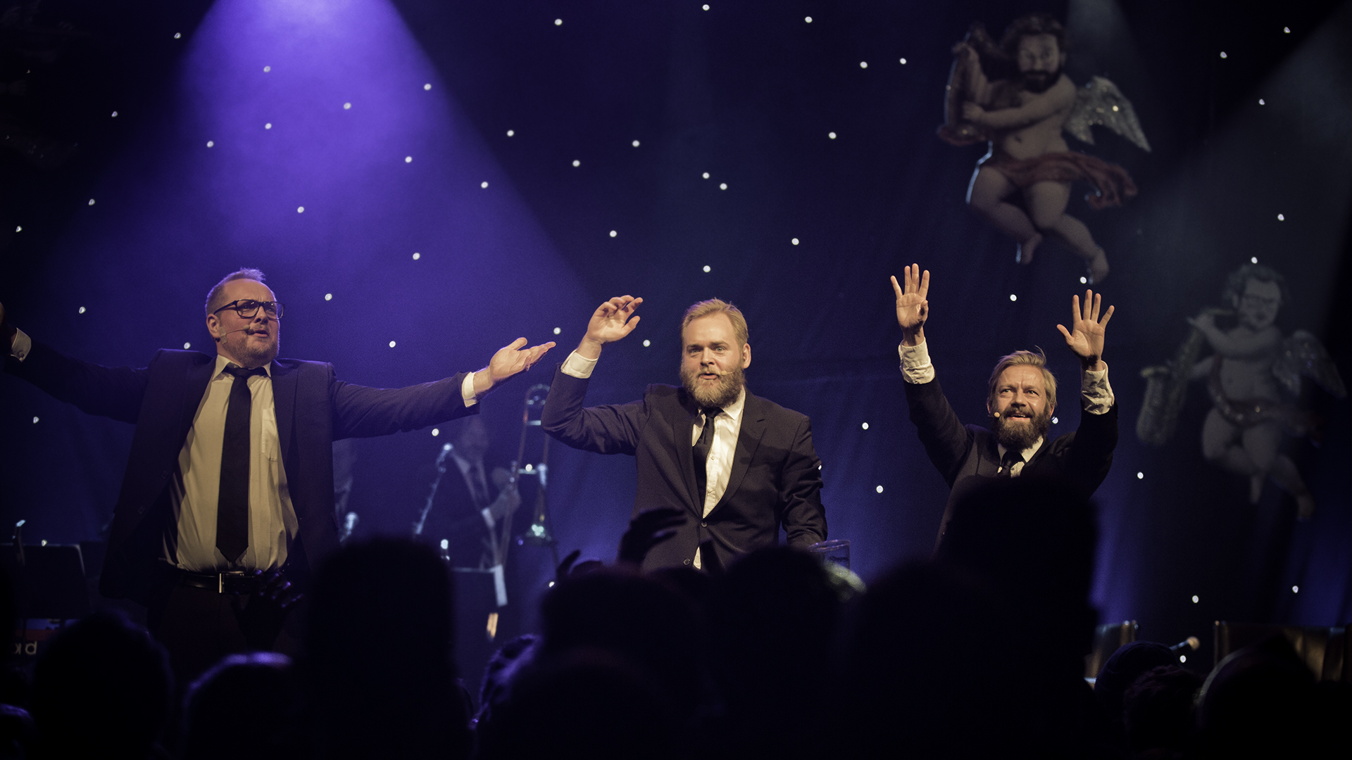 Steinar, Tore og Bjarte kommer på scenen (Foto: Tom Øverlie, NRK P3).
